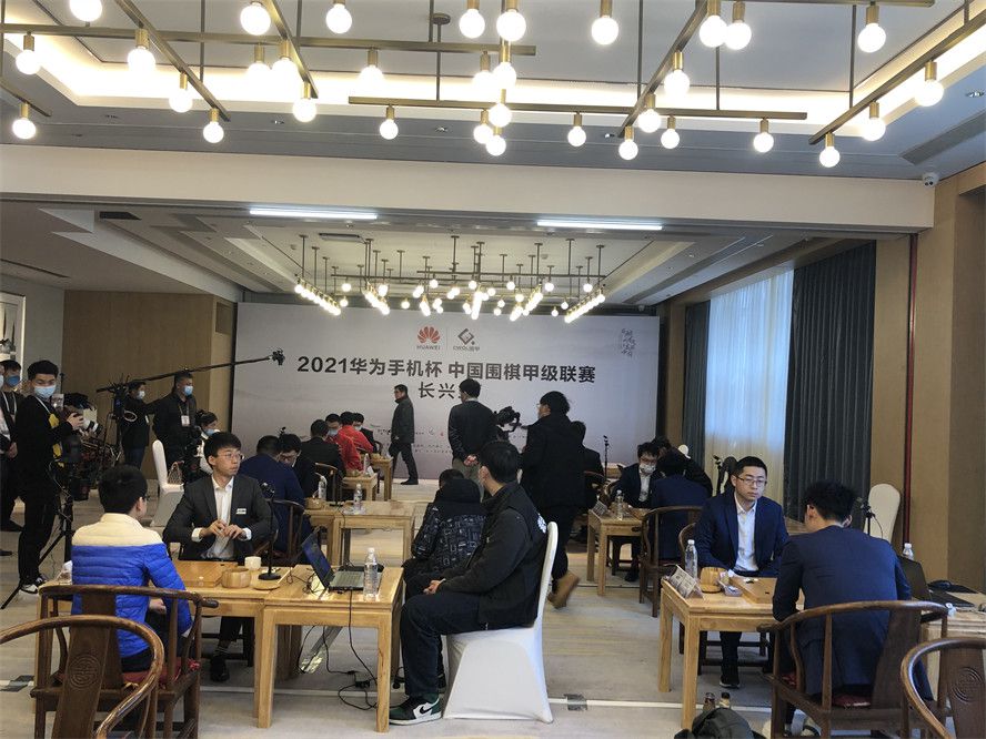 第71分钟，利物浦右路定位球开到禁区后点努涅斯跟上端射没打正部位。